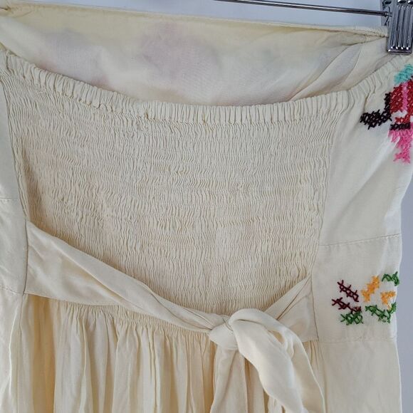 Lakra handmade embroidered dress - Picture 5 of 10